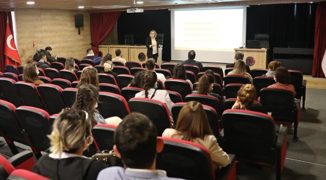 Akhisar'da 'İş arayışında kendime koçluk' semineri yapıldı