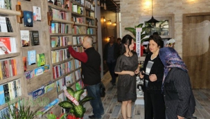 Akhisar'da 'kitap sizden,kahve bizden' kampanyası