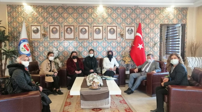 AKP'li kadınlardan kaymakama ziyaret