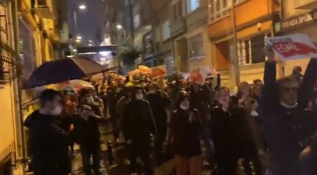 Ankara'da ve İstanbul'da yurttaşlar 'AKP istifa' diyerek sokağa çıktı.