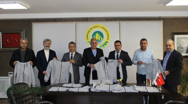  ATSO'dan yoksul öğrencilere giyecek yardımı