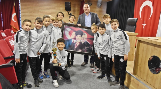 Başkan Dululu,genç sporcularıyla buluştu