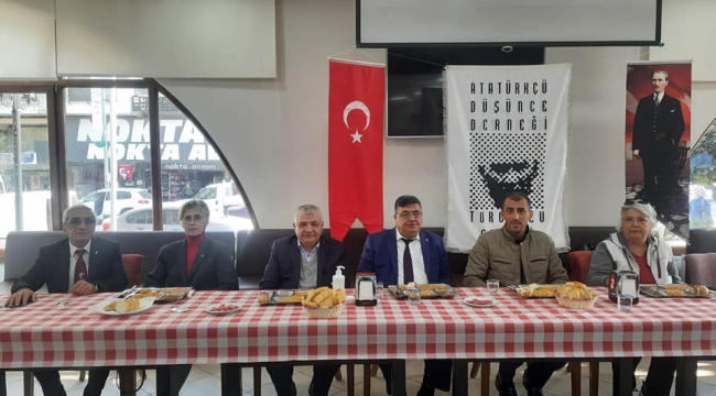 CHP'liler Gazi sofrası etkinliğine katıldı.