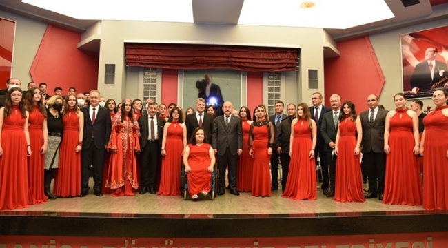 Manisa'da öğretmenler gününü kutladı