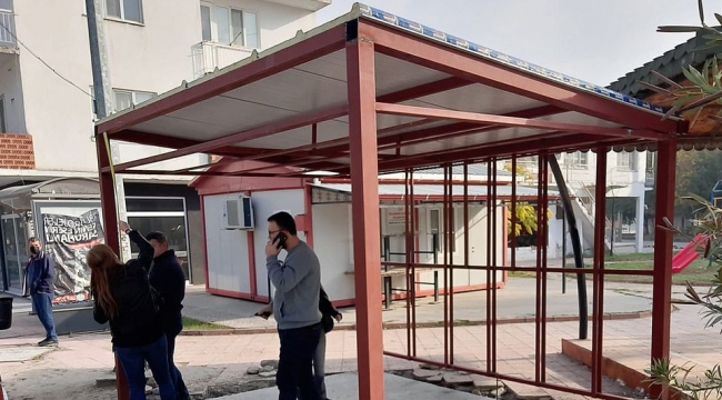 Saruhanlı'da belediye ısıtmalı kapalı servis duraklarını yapımına başladı