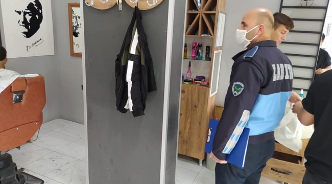 Saruhanlı 'da berberler denetlendi.