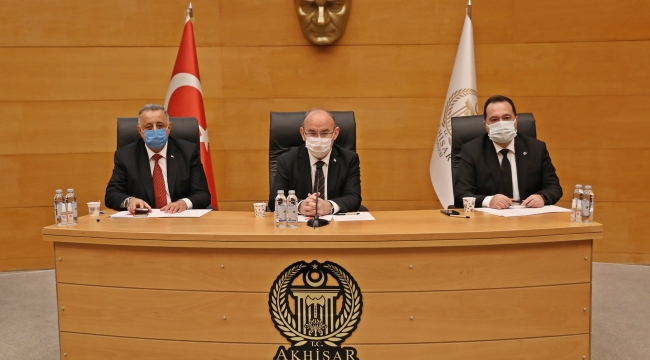 Vali Karadeniz Akhisar'da OSB toplantısına katıldı