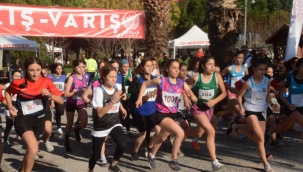 300 sporcunun katıldığı kros yarışması Akhisar'da yapıldı