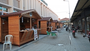 Akhisar'da 'kadın emeği pazarı'nda alışveriş başladı