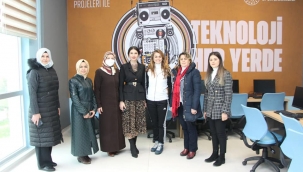 AKP'li kadınlar spor müdürünü ziyaret etti