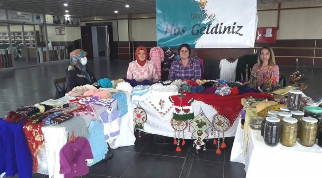 AKP'li kadınlar yerli malı standı açtı