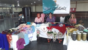 AKP'li kadınlar yerli malı standı açtı