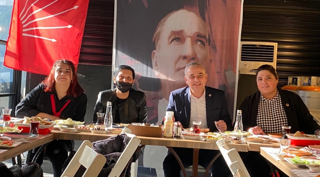 Alaşehir'de CHP'li Alaşehir gençler kahvaltıda buluştu