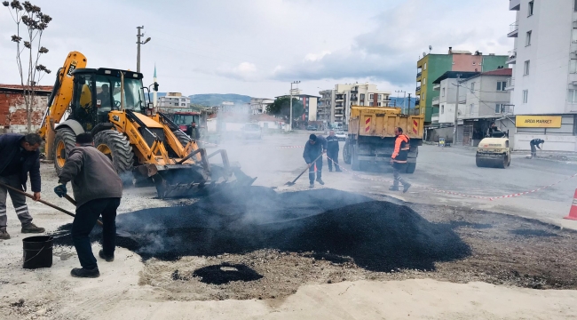 Altyapı yatırmalarıyla bozulan yollar onarılıyor