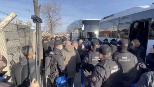 Ankara'daki 'barınamıyoruz' eylemine polis müdahalesi
