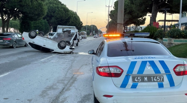 Araç ters döndü kazada 4 kişi yaralandı