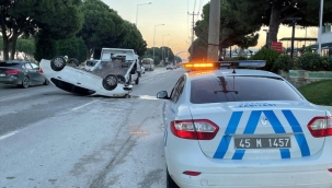 Araç ters döndü kazada 4 kişi yaralandı