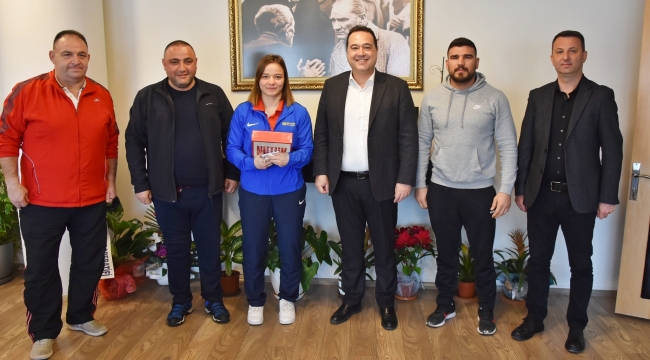 Başkan Altınla ödüllendirdi