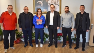 Başkan Altınla ödüllendirdi