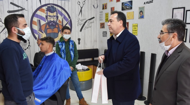 Başkandanlar destek paketi dağıttı