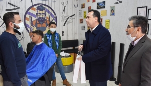 Başkandanlar destek paketi dağıttı