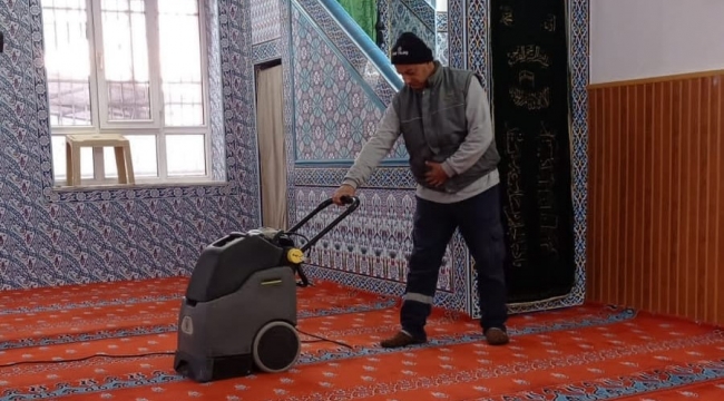 Belediye camilerde temizlik çalışması başlattı