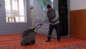 Belediye camilerde temizlik çalışması başlattı