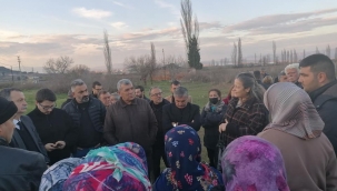 CHP'liler Caferbey'de direnen köylüleri ziyaret etti