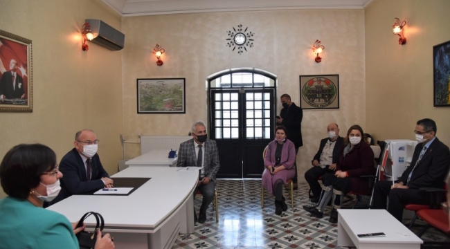 Engelli derneklerinden Vali Karadeniz'e ziyaret