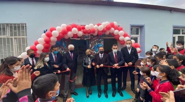 Kavaklıdere ortaokuluna kütüphane