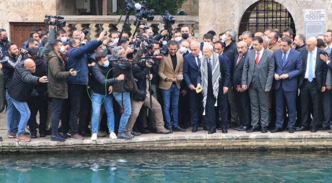Kılıçdaroğlu adliye önündeki aileye ziyaret etti