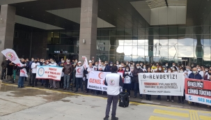 Manisa'da iş bırakan sağlıkçılar talepleri için uyardı
