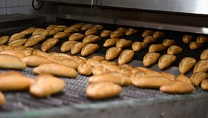 Mersin'de yoksullara ücretsiz ekmek dağıtımı