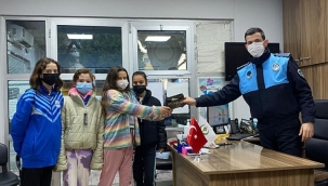 Öğrencilerden örnek davranış