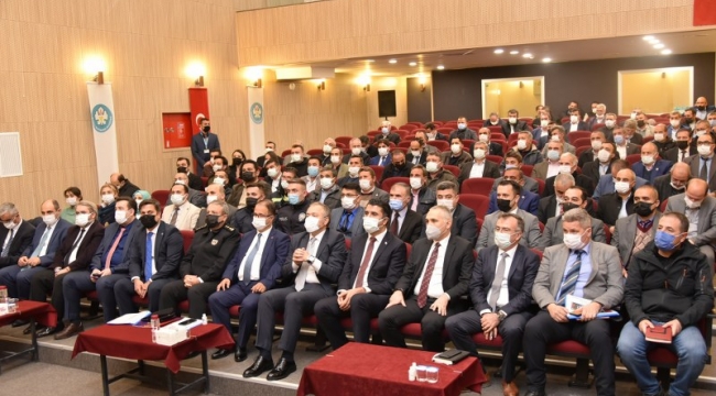  Vali Karadeniz Selendi'de muhtarlar toplantısı katıldı