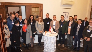 Yeni yıl kokteylde buluştular