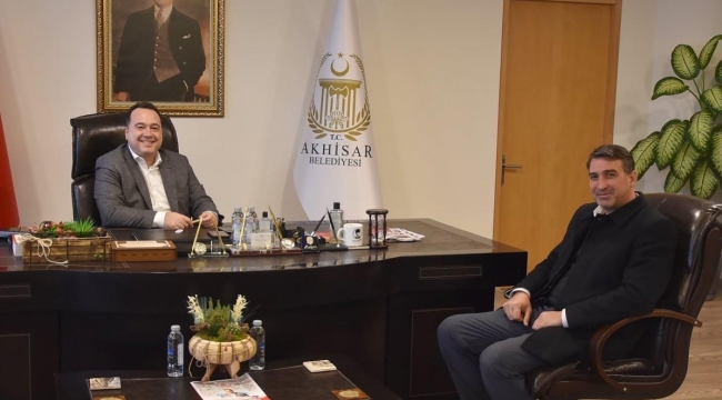 Akhisar belediye başkanı Dutlulu Kara'yı kutladı.