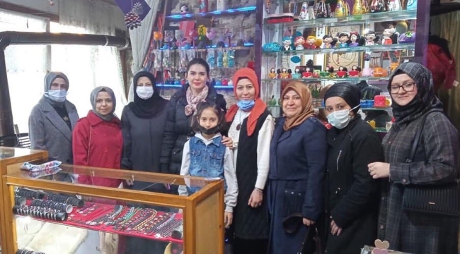 AKP'li kadınlar Kula'da esnaf ziyaretinde 