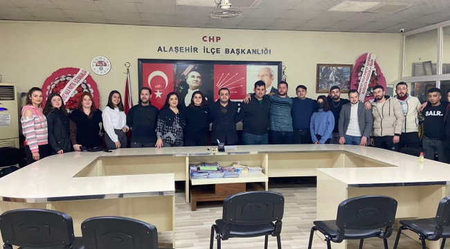 Alaşehir CHP gençlik kollarına katılımlar sürüyor