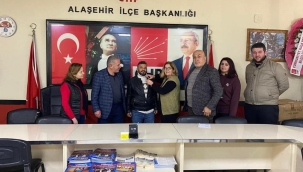 Alaşehir'de CHP'ye katılımlar sürüyor