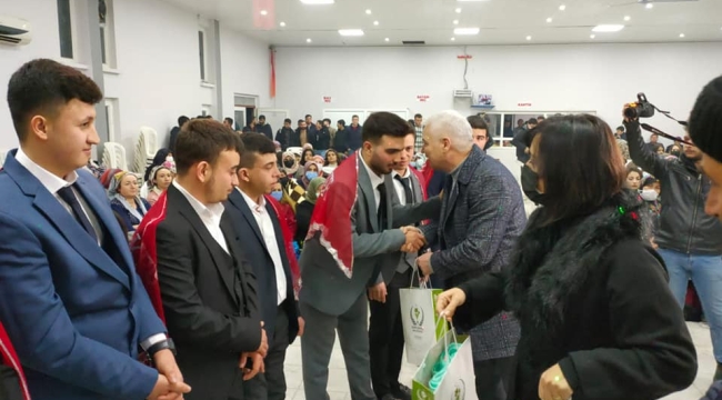 Asker uğurlama eğlencesine başkan Bilgin de katıldı