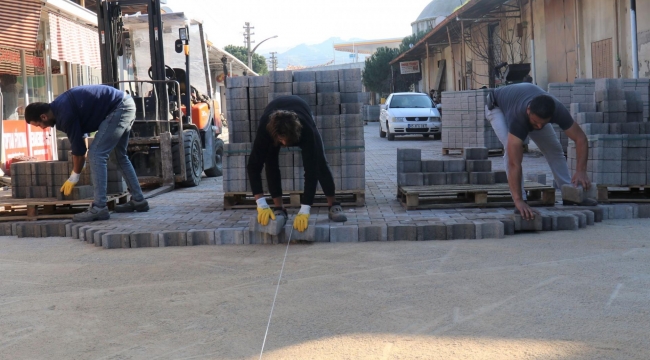 Başkan Akın Gıda çarşısının 30 yıllık çilesini bitirdi