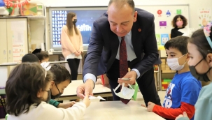 Başkan Akın öğrencilere lunapark bileti dağıttı