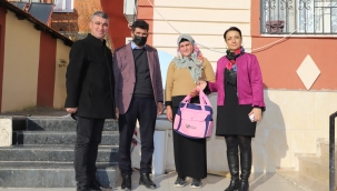 Başkan Bilgin'den annelere 'hoş geldin bebek' çantası