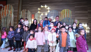 Başkan Öküzcüoğlu, tiyatro, kalp perdesini açan bir sanattır