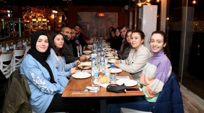 CHP'li Kuşadası belediyesinden öğrencilere ücretsiz kahvaltı