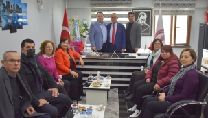 CHP'liler 4.kez başkanlığa seçilen Men'i ziyaret etti