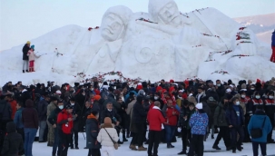 Kars'ta 'karı yorgan edenler'heykeli açıldı