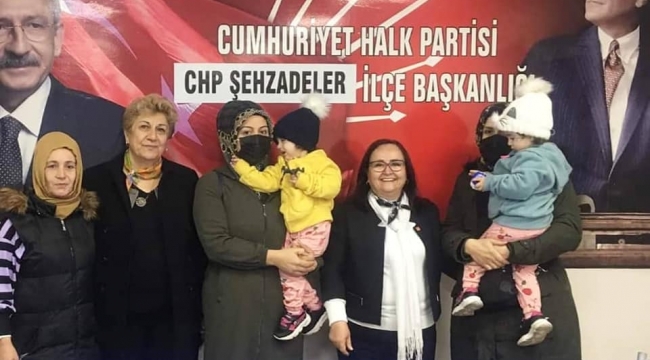 Manisa'da CHP'ye katılımlar sürüyor