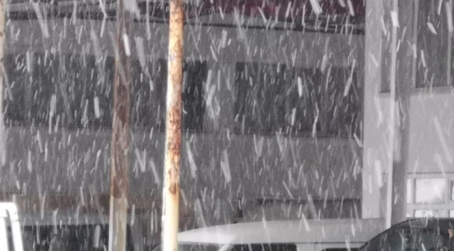 Manisa'da kar yağışı